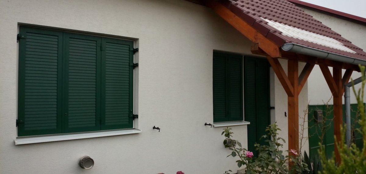 RD Veľké Bielice, otváracie okenice
