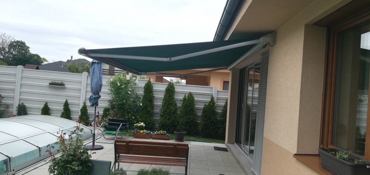 RD Nitra, markíza Markilux 990