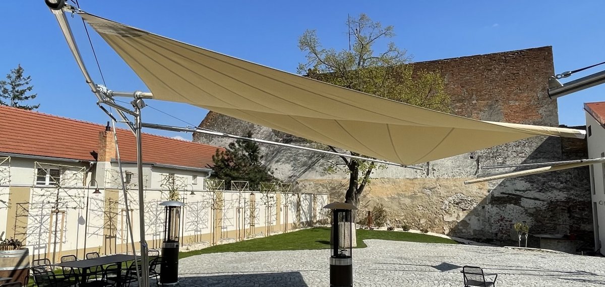 Pálffyovský kaštieľ, plachty SunSquare Fold&Roll